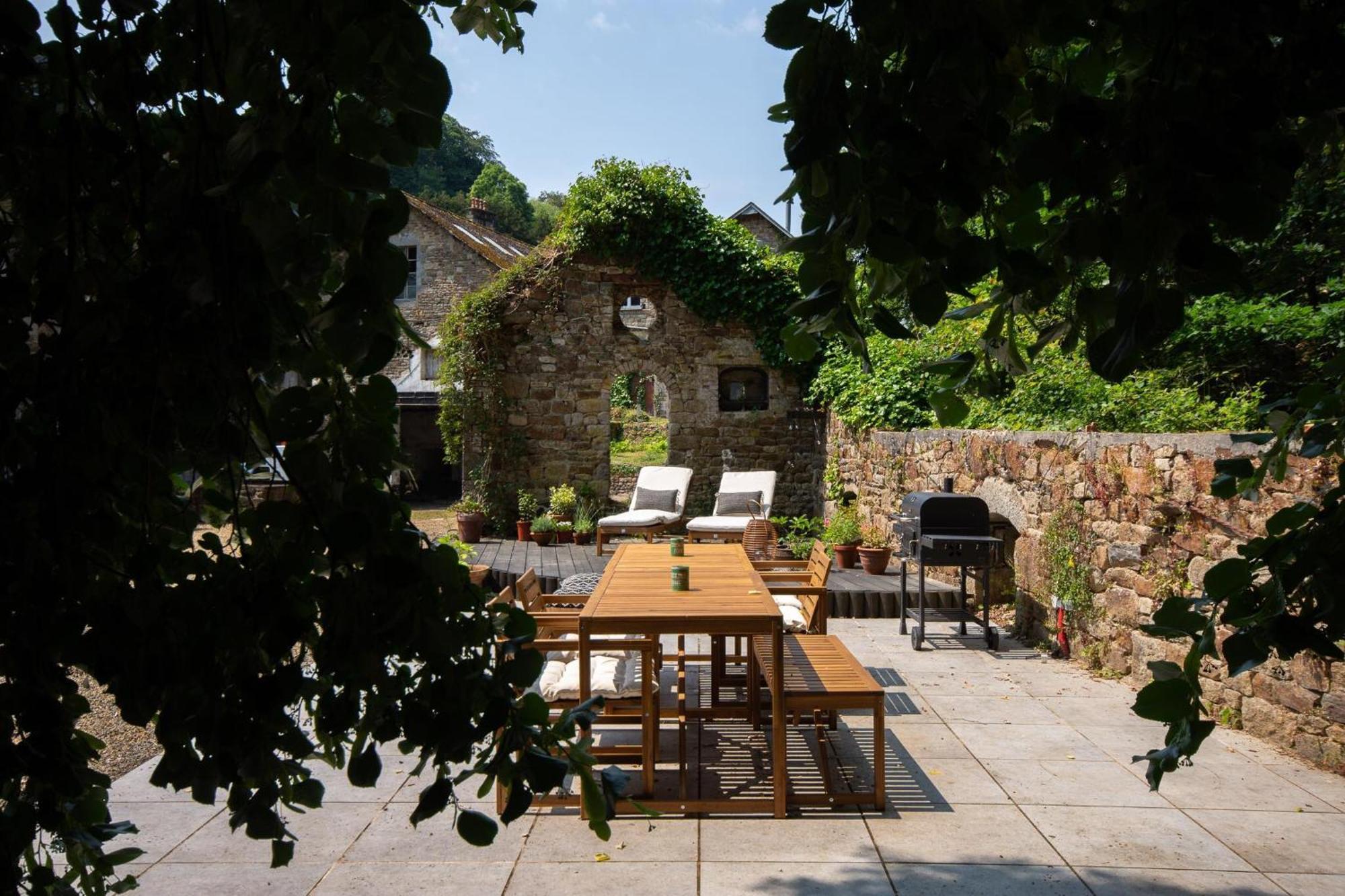 Villa Beautiful, Historic Manoir In Semi-Rural Setting à Viré Extérieur photo